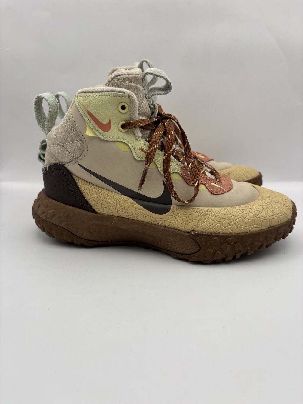 Nike Terrascout GS Light British Tan Boots Kids Size 3 Youth